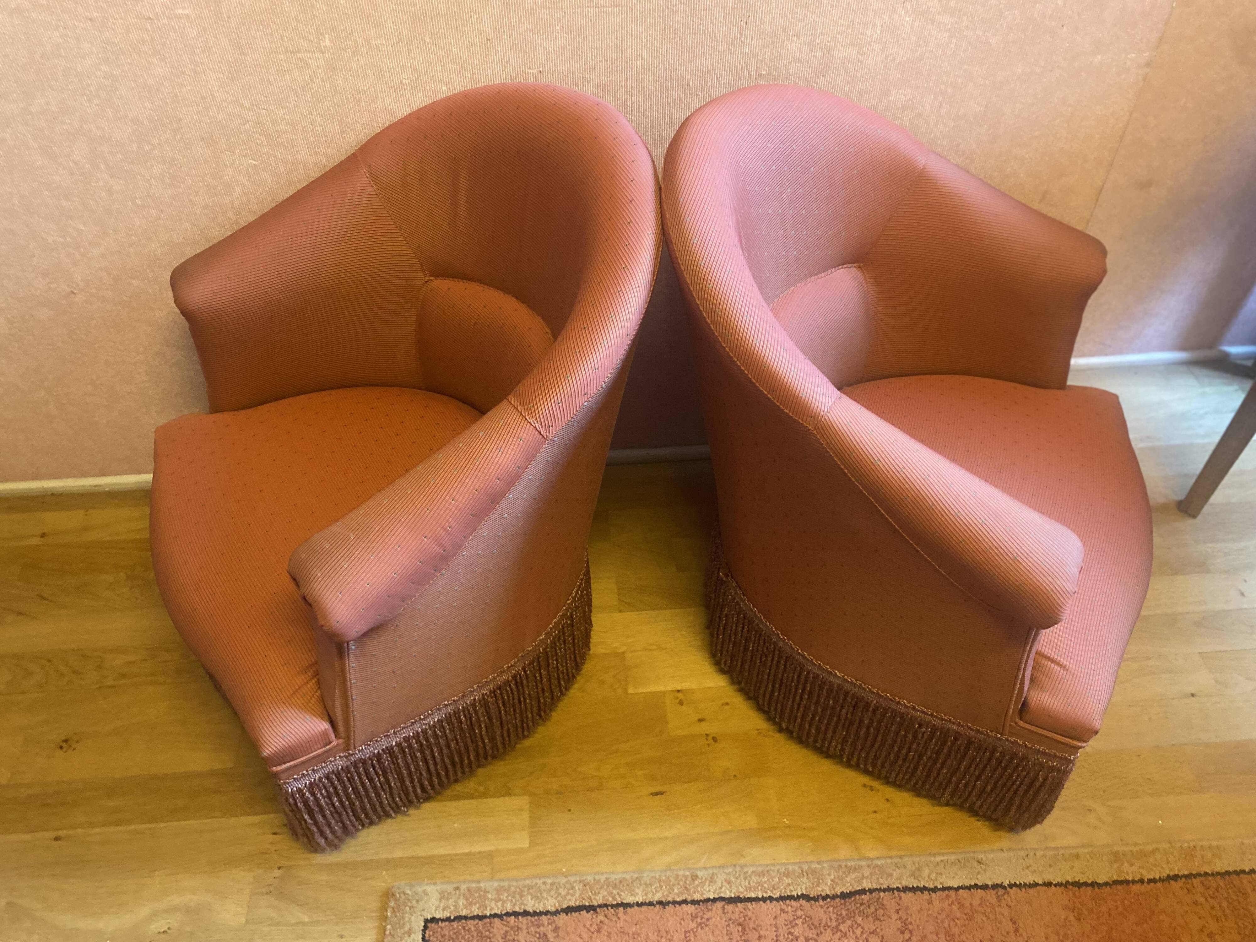 Pair of pink toad chairs