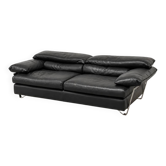 Two-seater black leather sofa from Roche Bobois with a chrome frame.
