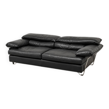 Two-seater black leather sofa from Roche Bobois with a chrome frame.