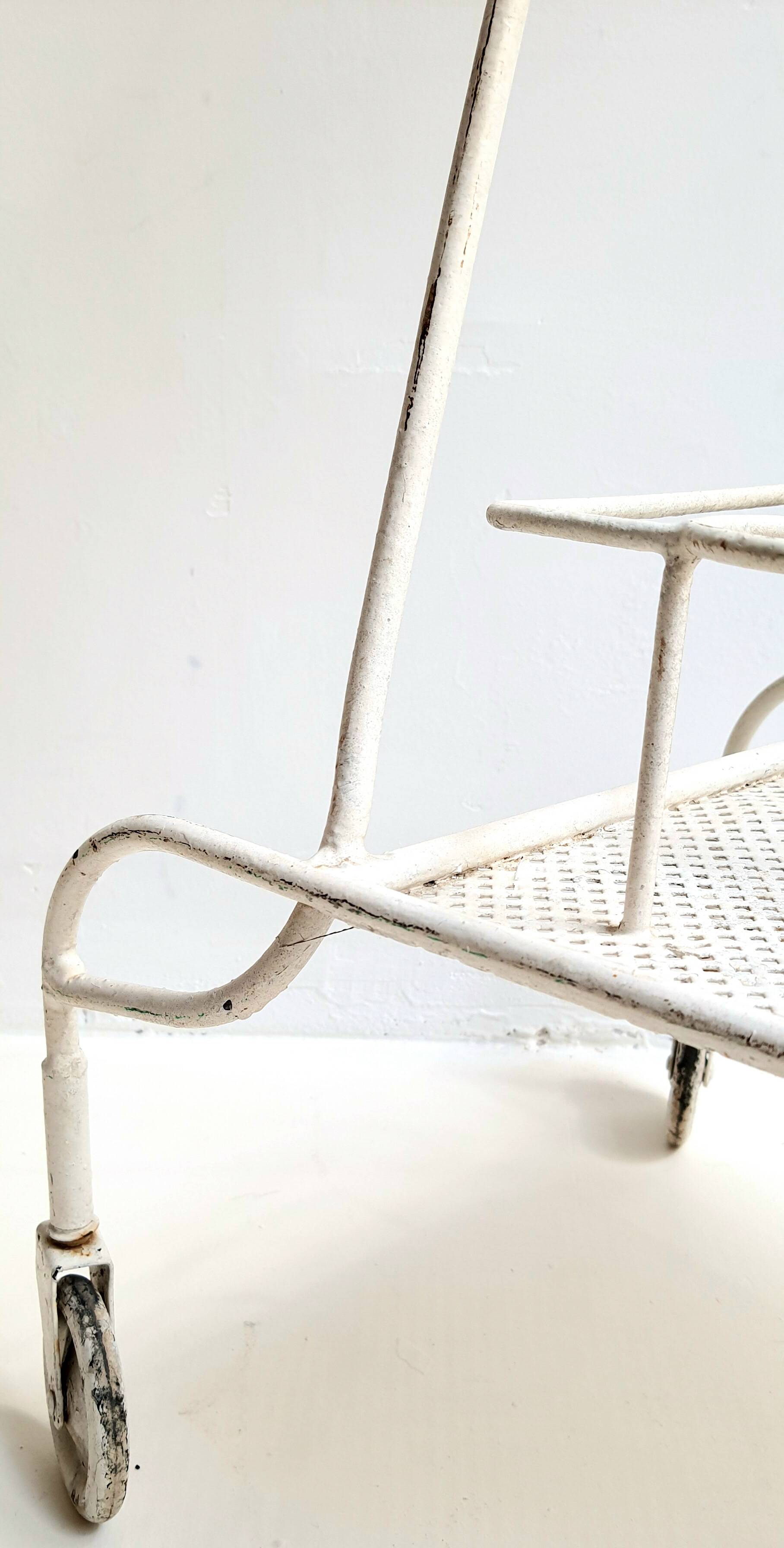 Serving / Rolling bar in white lacquered perforated metal in the style of Matégot Vintage from the 1950s