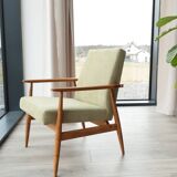 Fauteuil scandinave en bois avec repose-pieds vert olive
