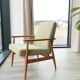 Fauteuil scandinave en bois avec repose-pieds vert olive