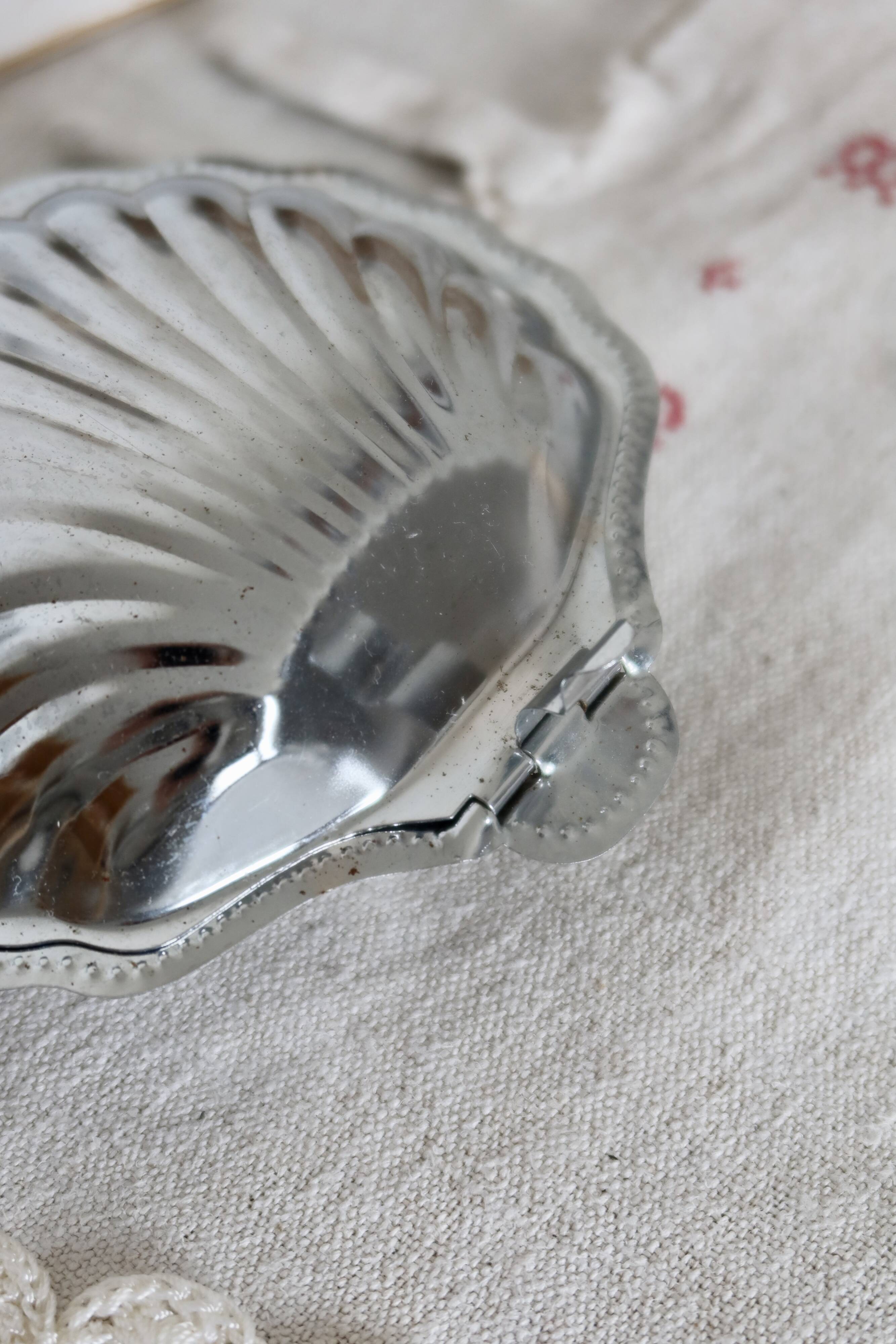 Vintage shell butter dish from the 1970s