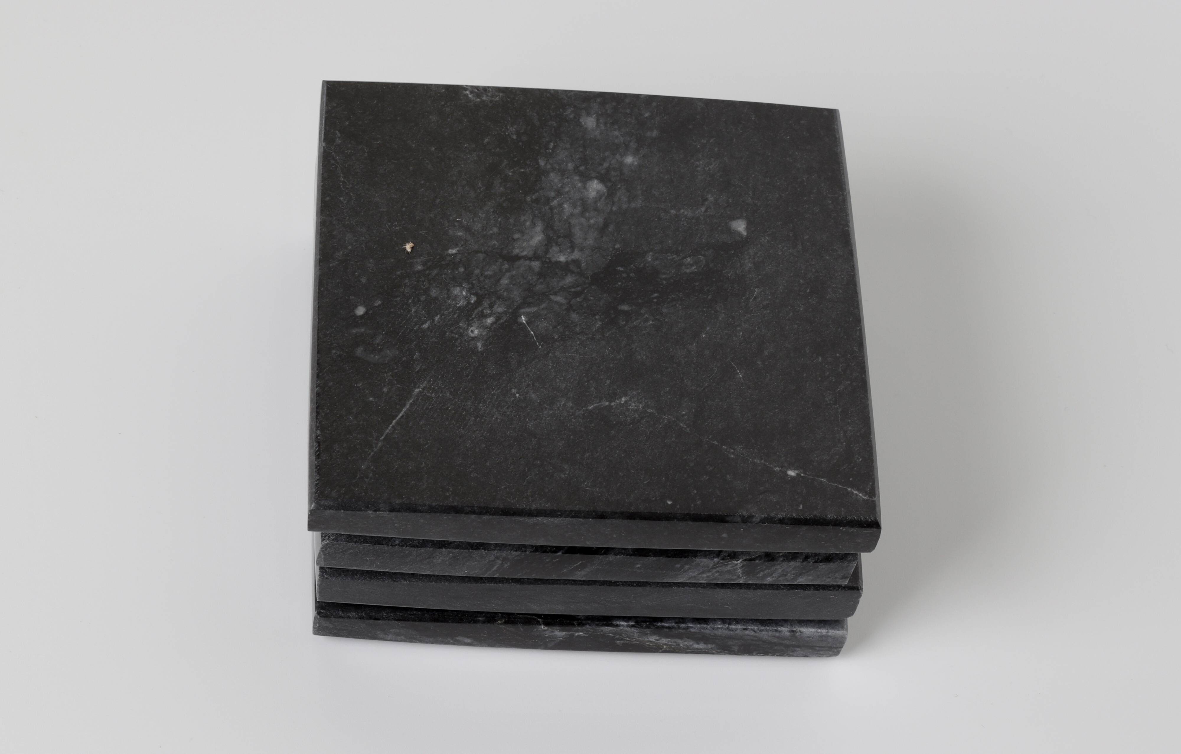 Madeji – Black square coasters in natural marble – set of 4