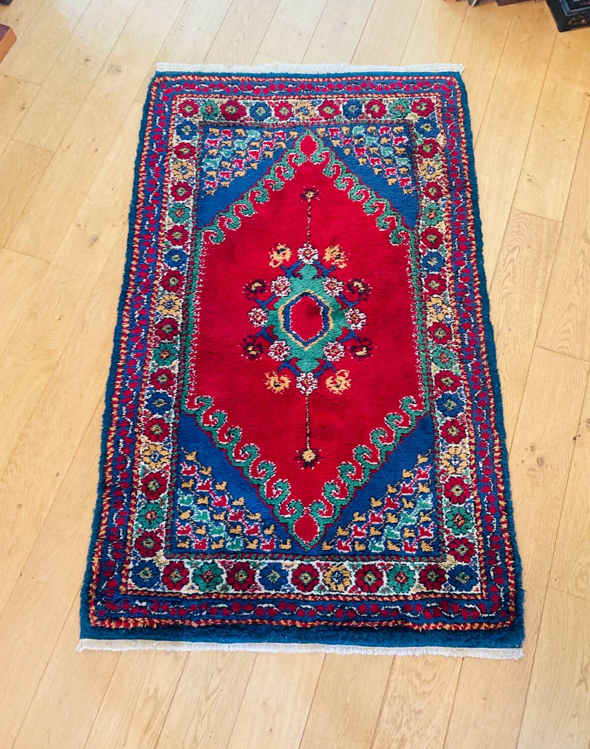 Oriental rug in thick hand-woven wool made in Tunisia mid-20th century