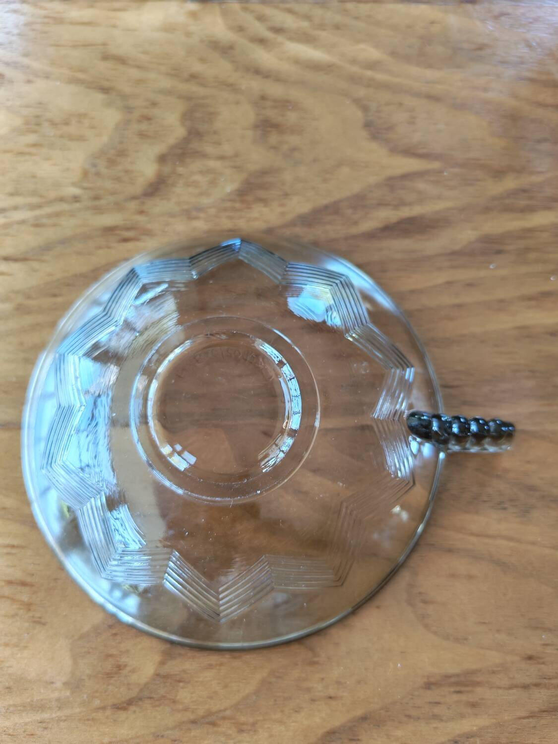 Lot de 8 coupelles art déco en verre.