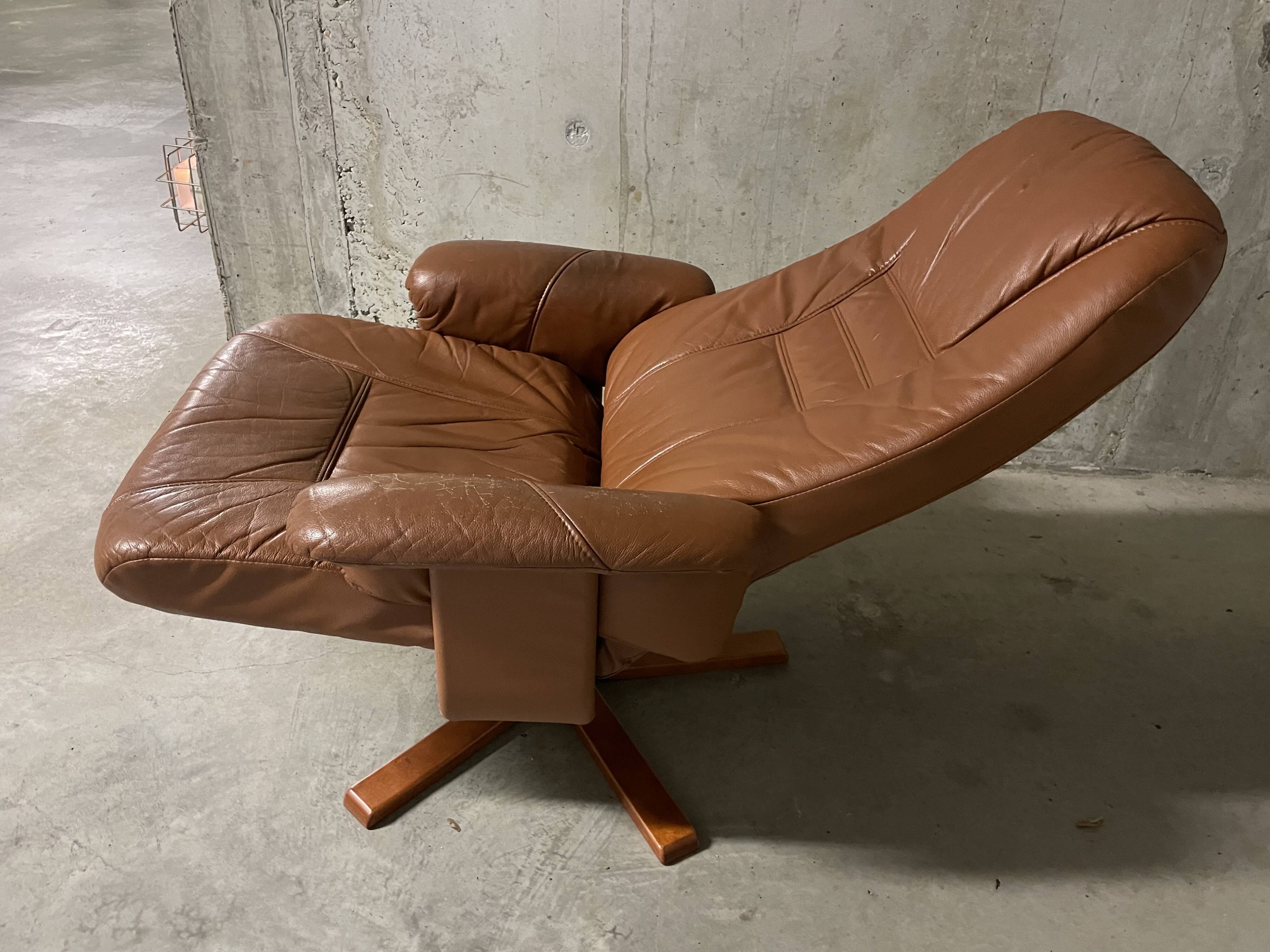 Unico leather armchair and ottoman
