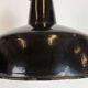 Lampe d'usine industrielle en émail noir avec dessus en fonte, années 1950