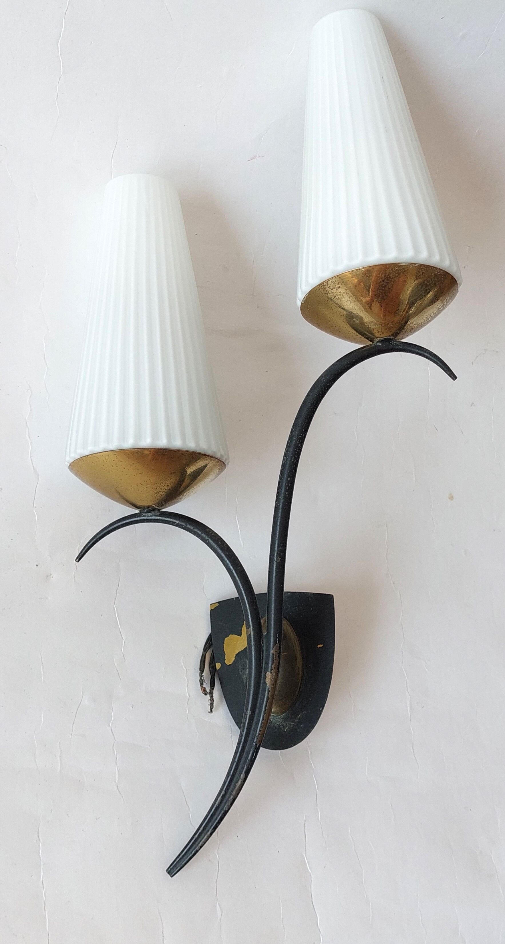 Wall lamp in black metal and gilded brass 1960 with two lights.