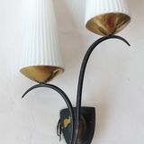 Applique en métal noir et laiton doré 1960 à deux lumières.