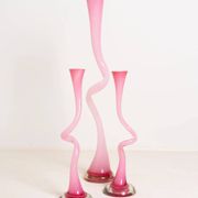 3 vases en verre rose tourbillonnant