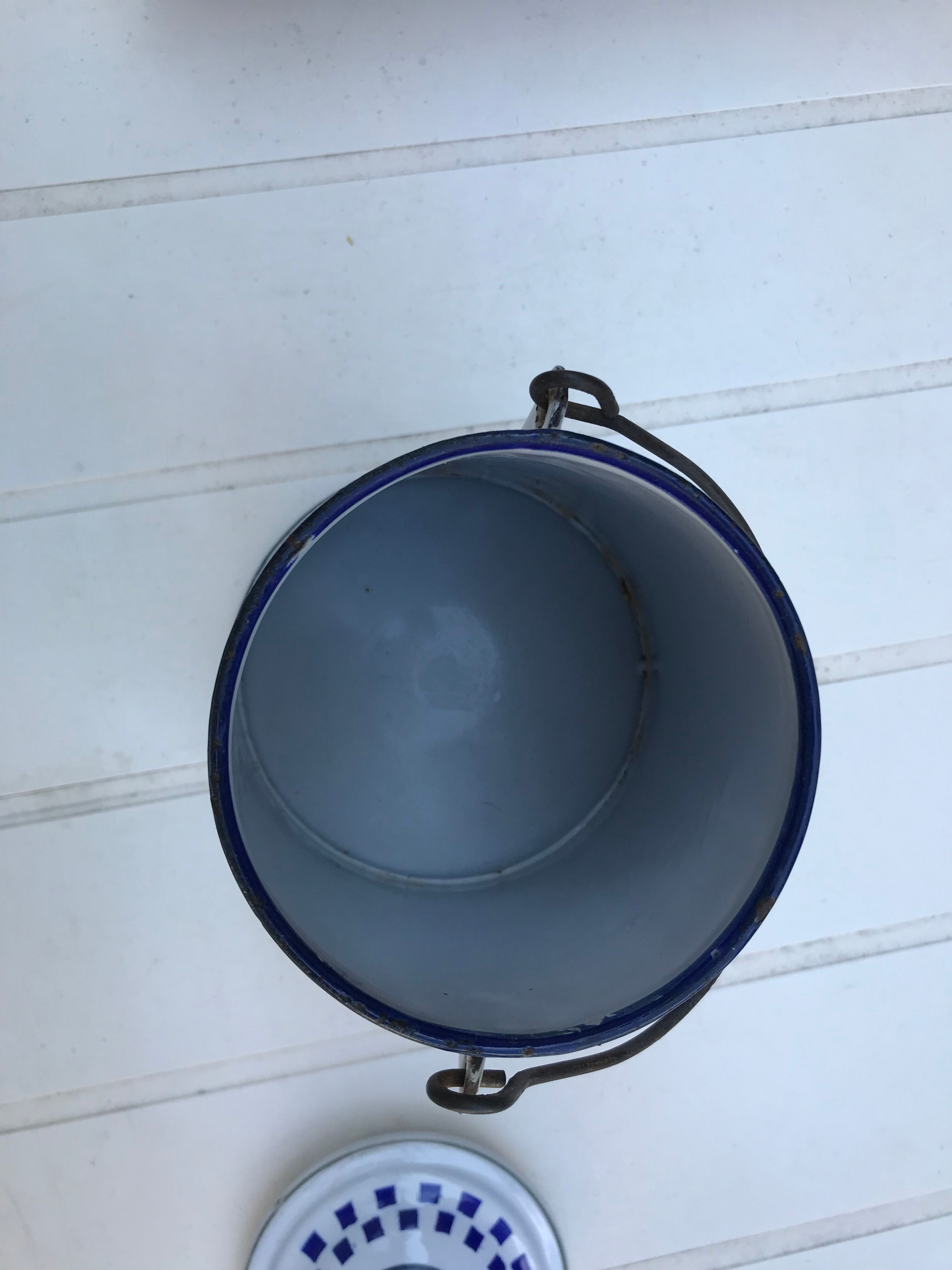 Lustucru enamelled series