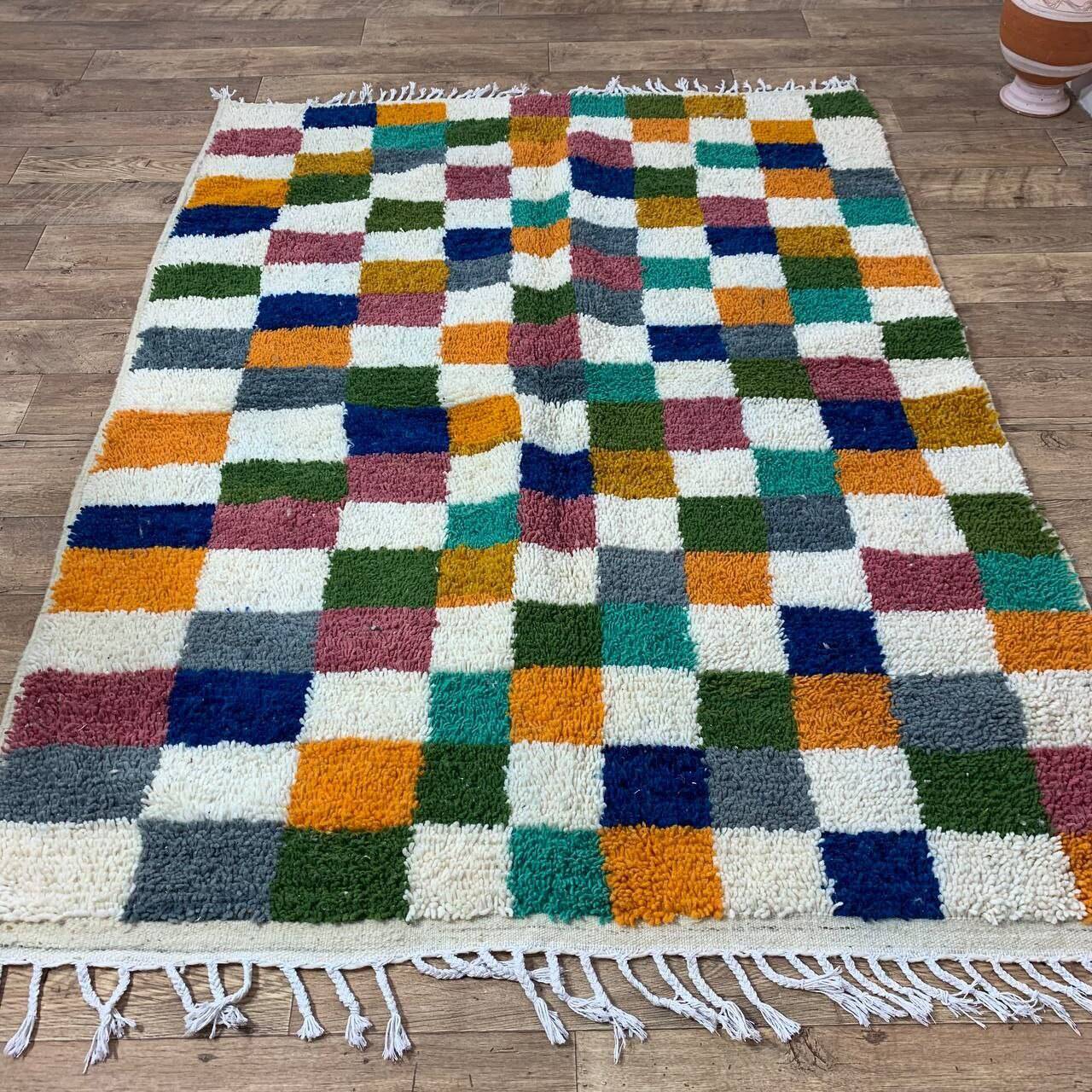 Handcrafted moroccan berber rug 213 x 160 cm