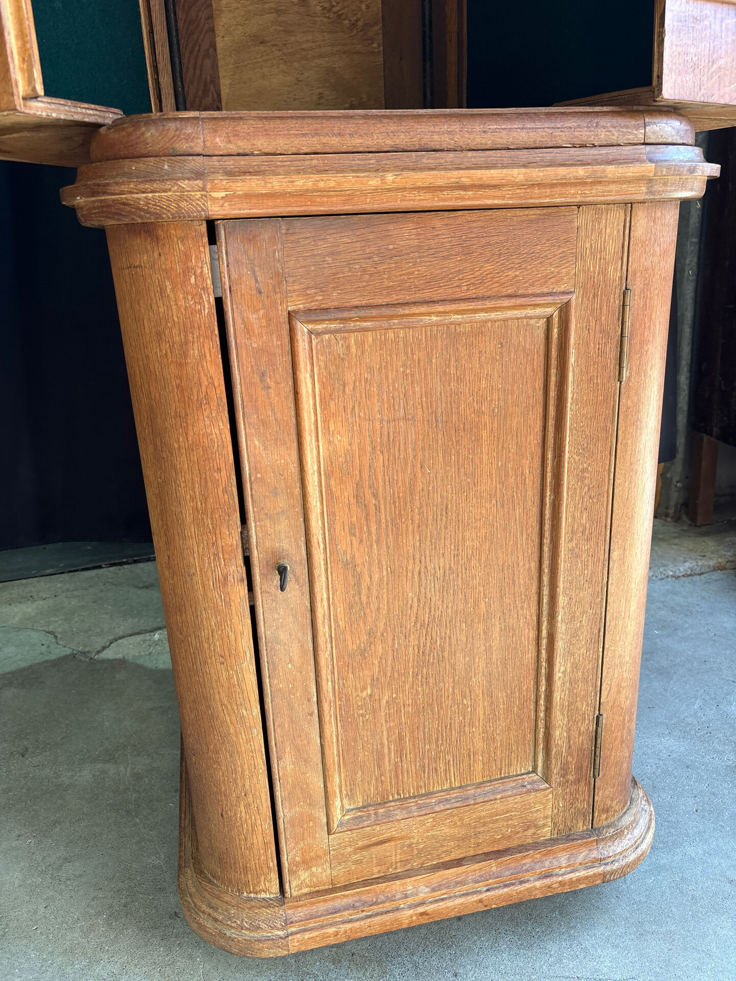 Exceptional old sacristy furniture in oak – 19th century