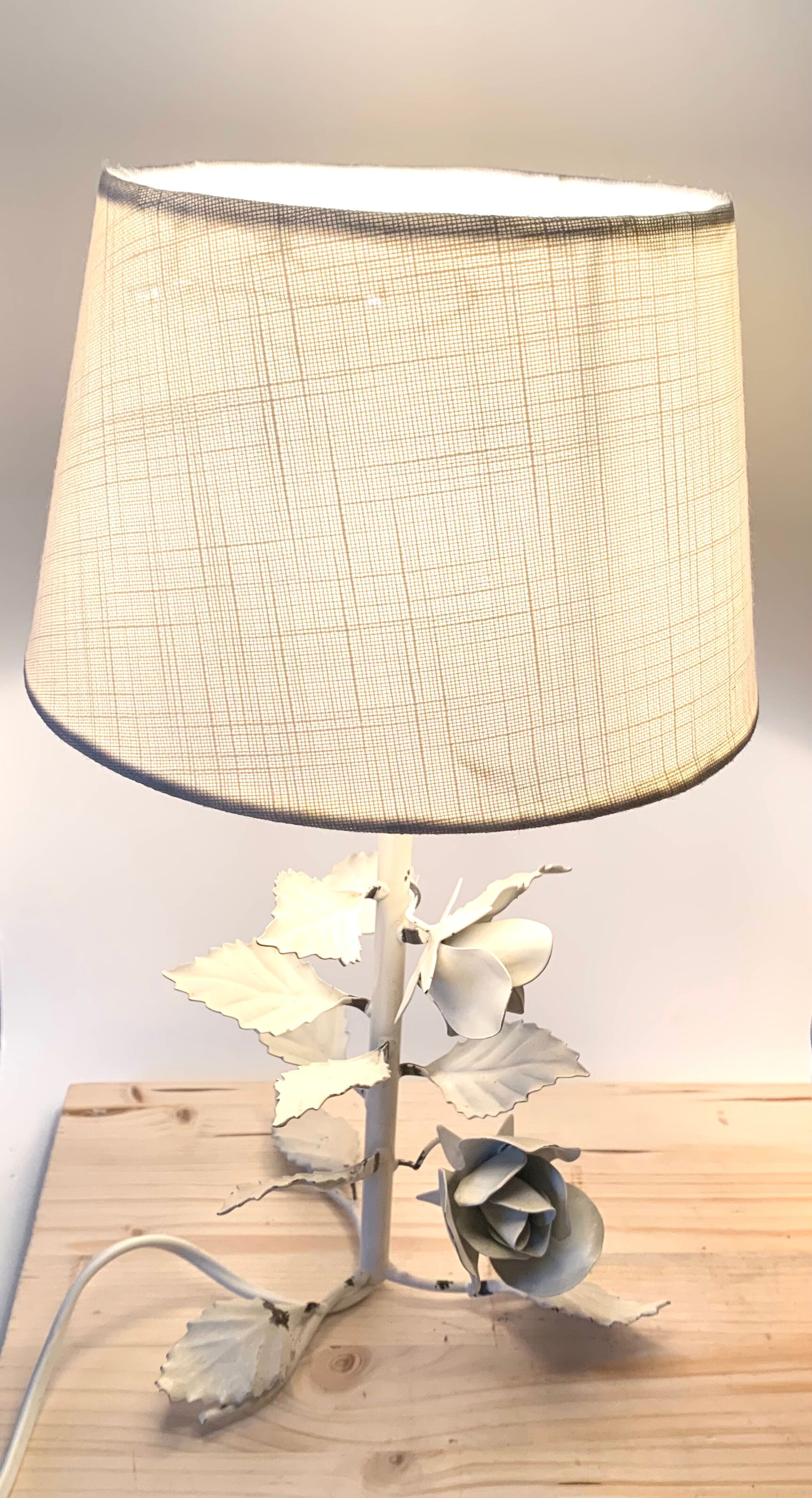 Vintage white flower lamp