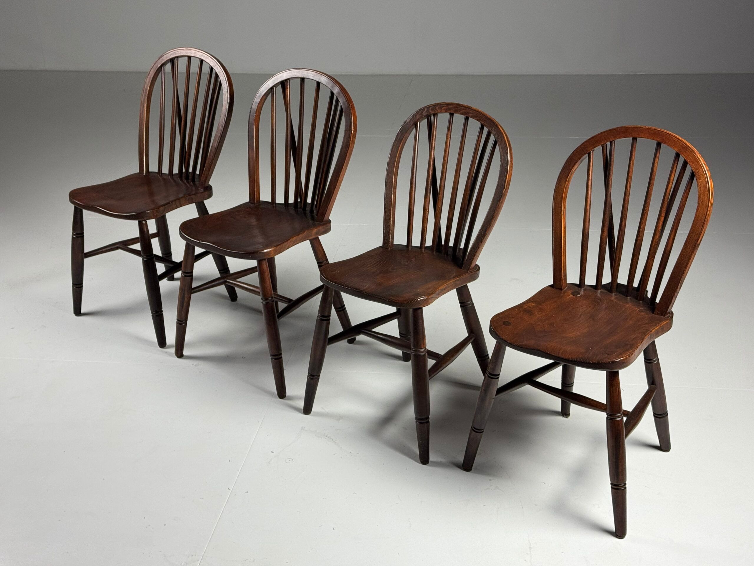 Set of 4 Windsor dining chairs