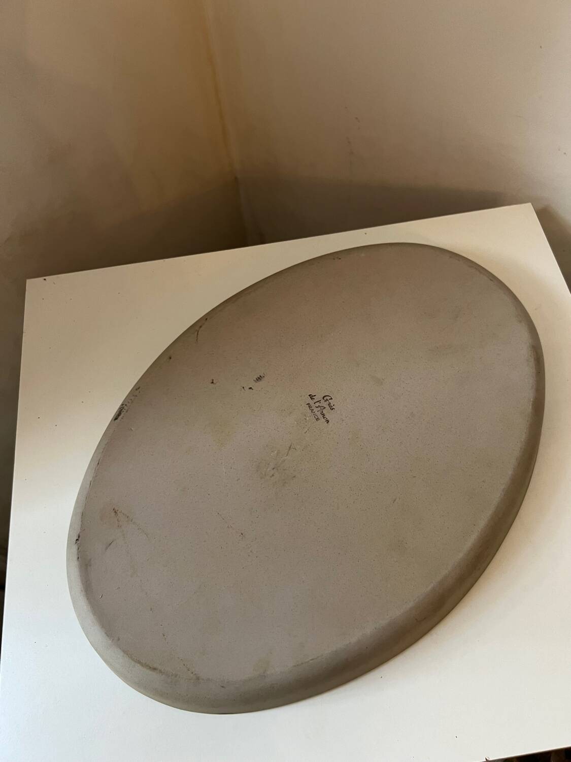 Grand plat ovale en grès d’Arnon fleur vintage
