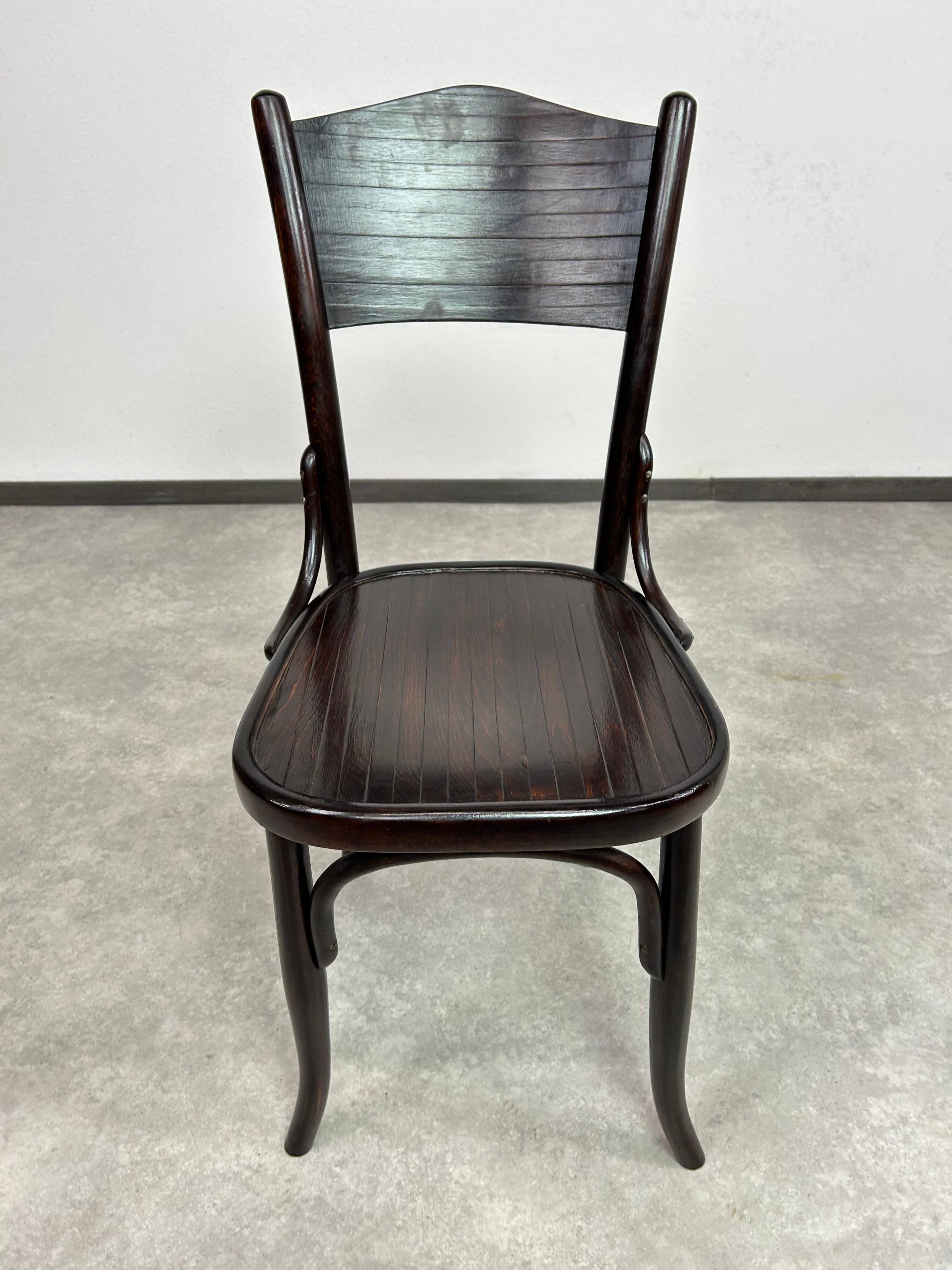 Dining chair in beech and bentwood by Thonet Uzhhorod Czechoslovakia
