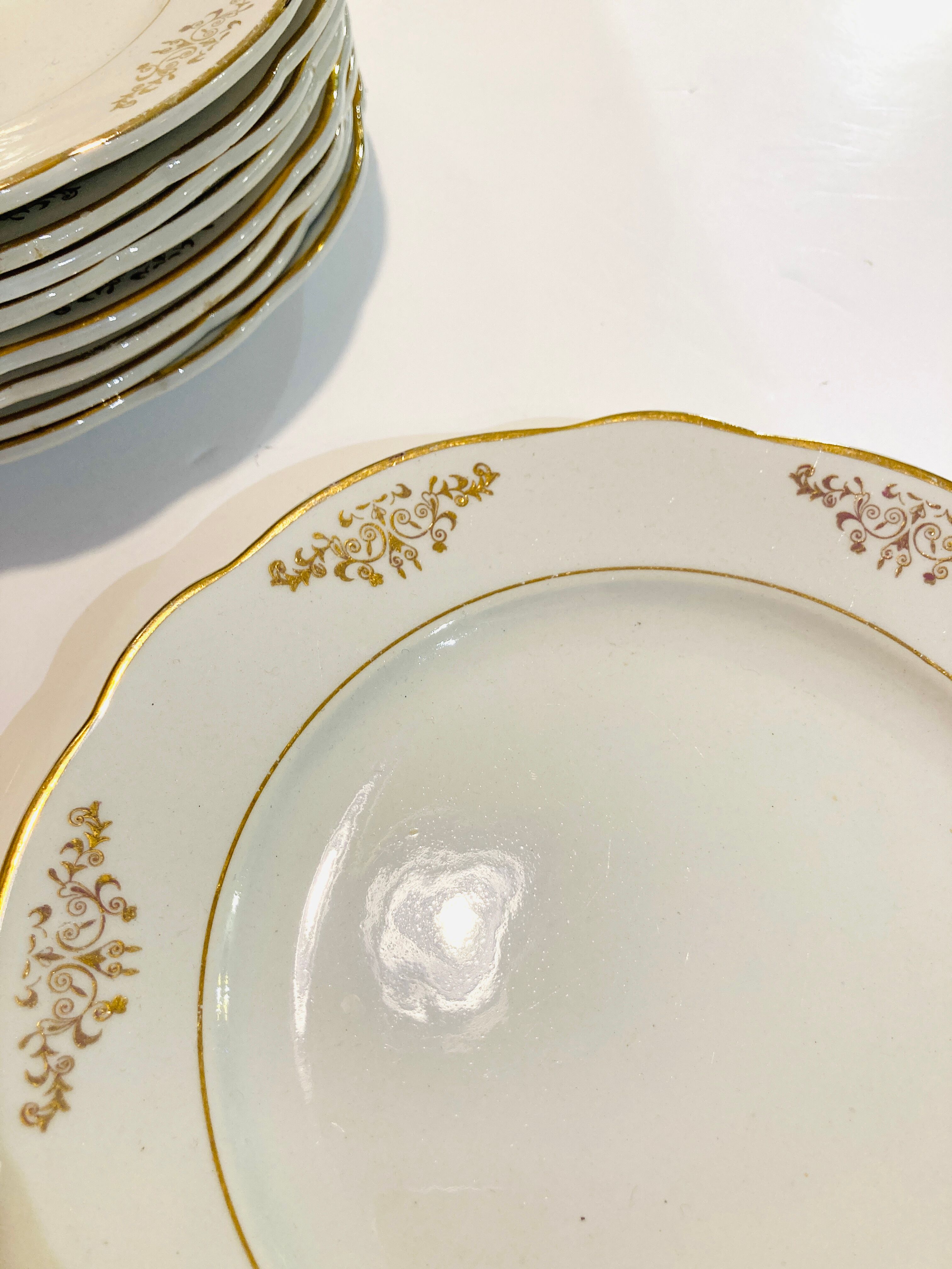 9 plates in white and gold porcelain