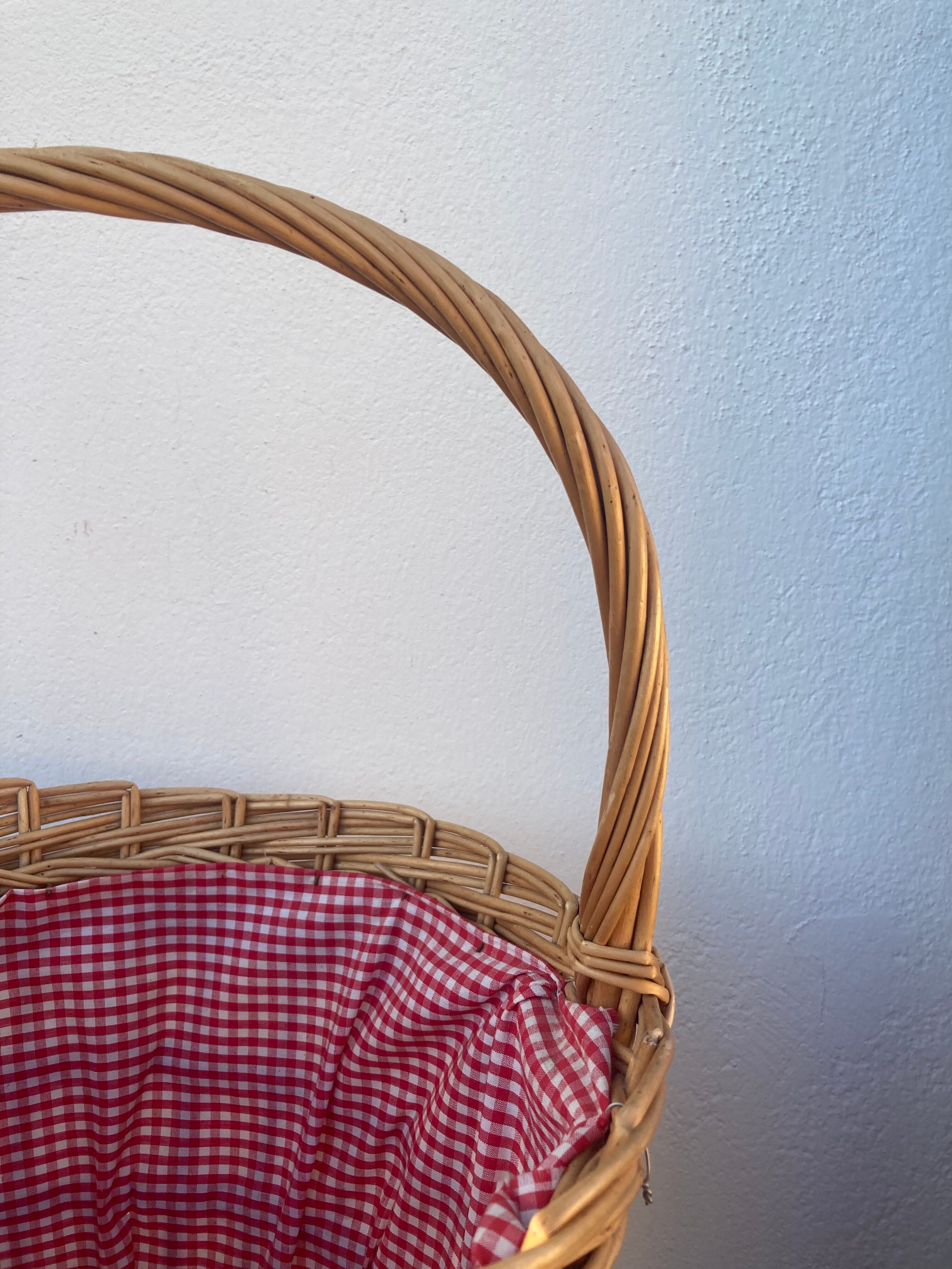 Basket in vintage woven wicker and red gingham