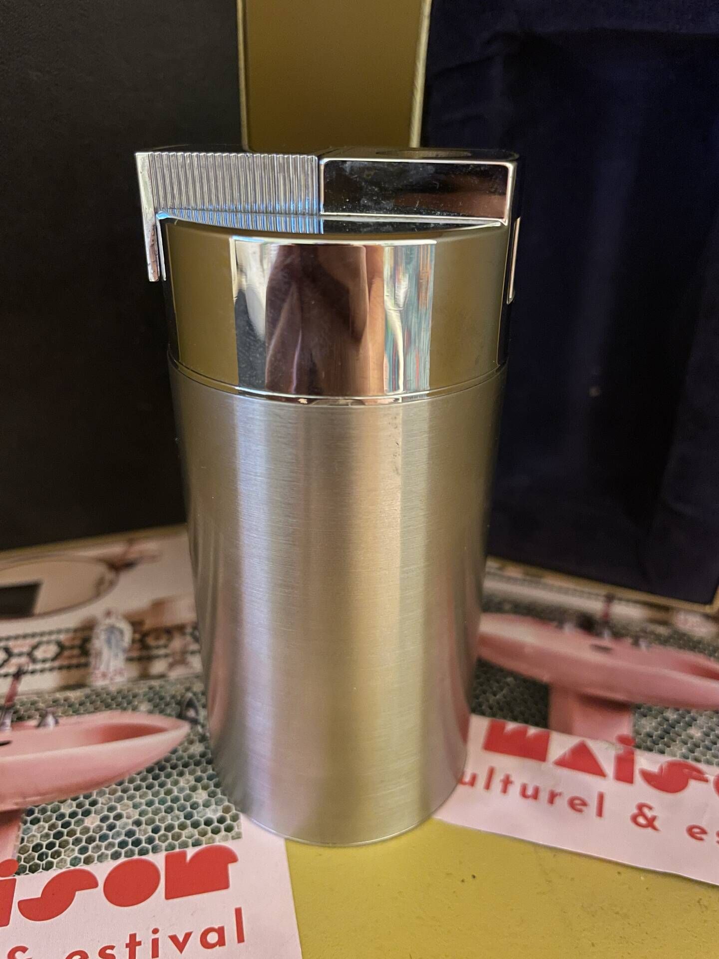 Unitoron table lighter
