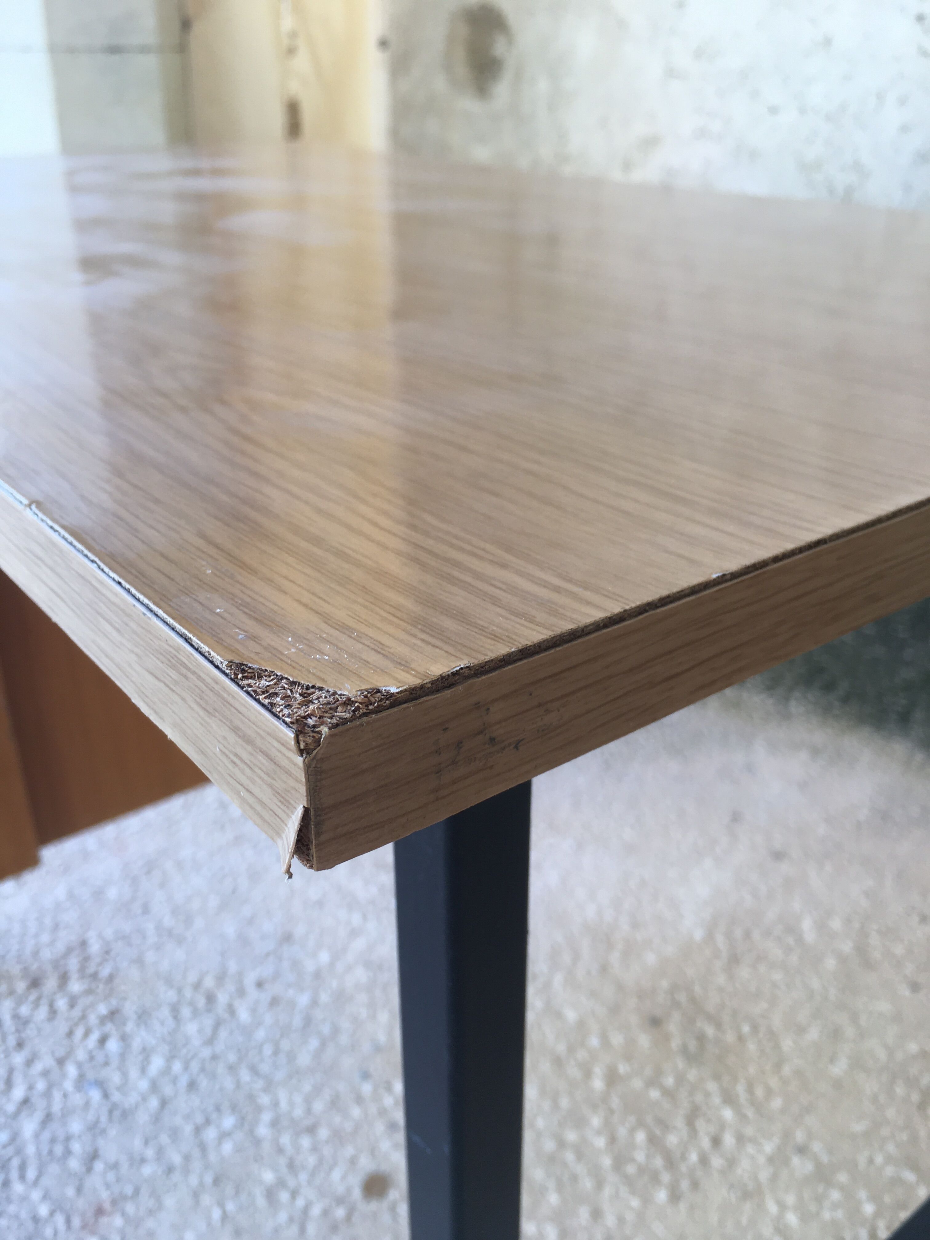 Desk with drawers and tubular metal feet