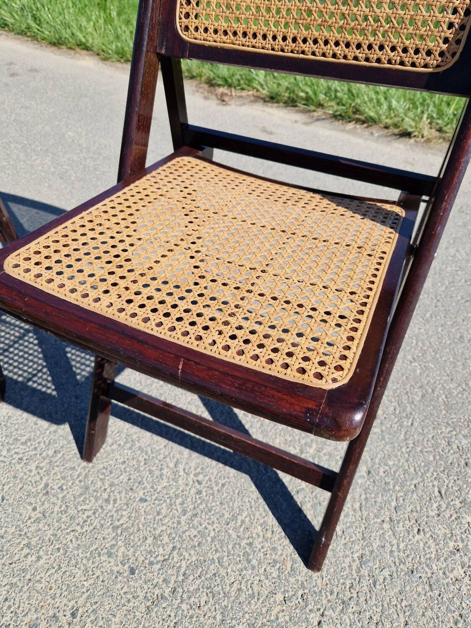 Lot de 2 chaises pliantes en bois et cannage