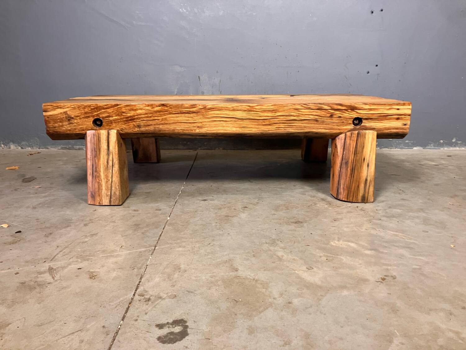 Brutalistisch Japandi Wabi Sabi coffeetable