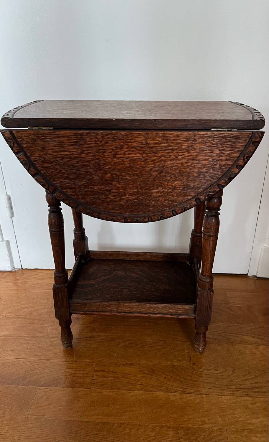 Small side coffee table with flaps