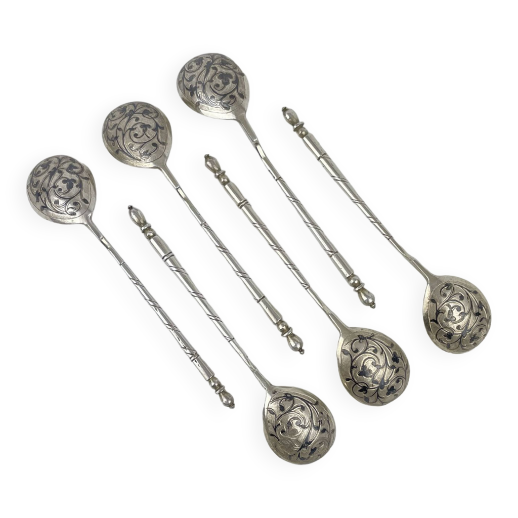 Six cuillères à thé Russe en argent massif dore poinçon 84 cloisonné