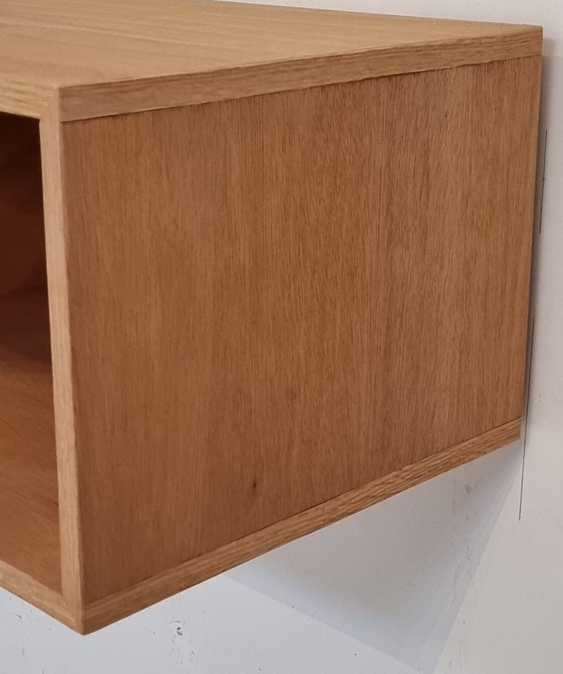 Runar wall unit