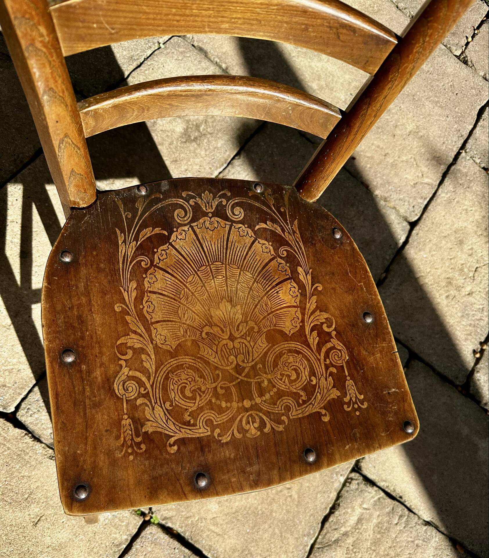 Chaise de bistrot ancienne