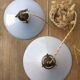 Paire de suspensions en opaline