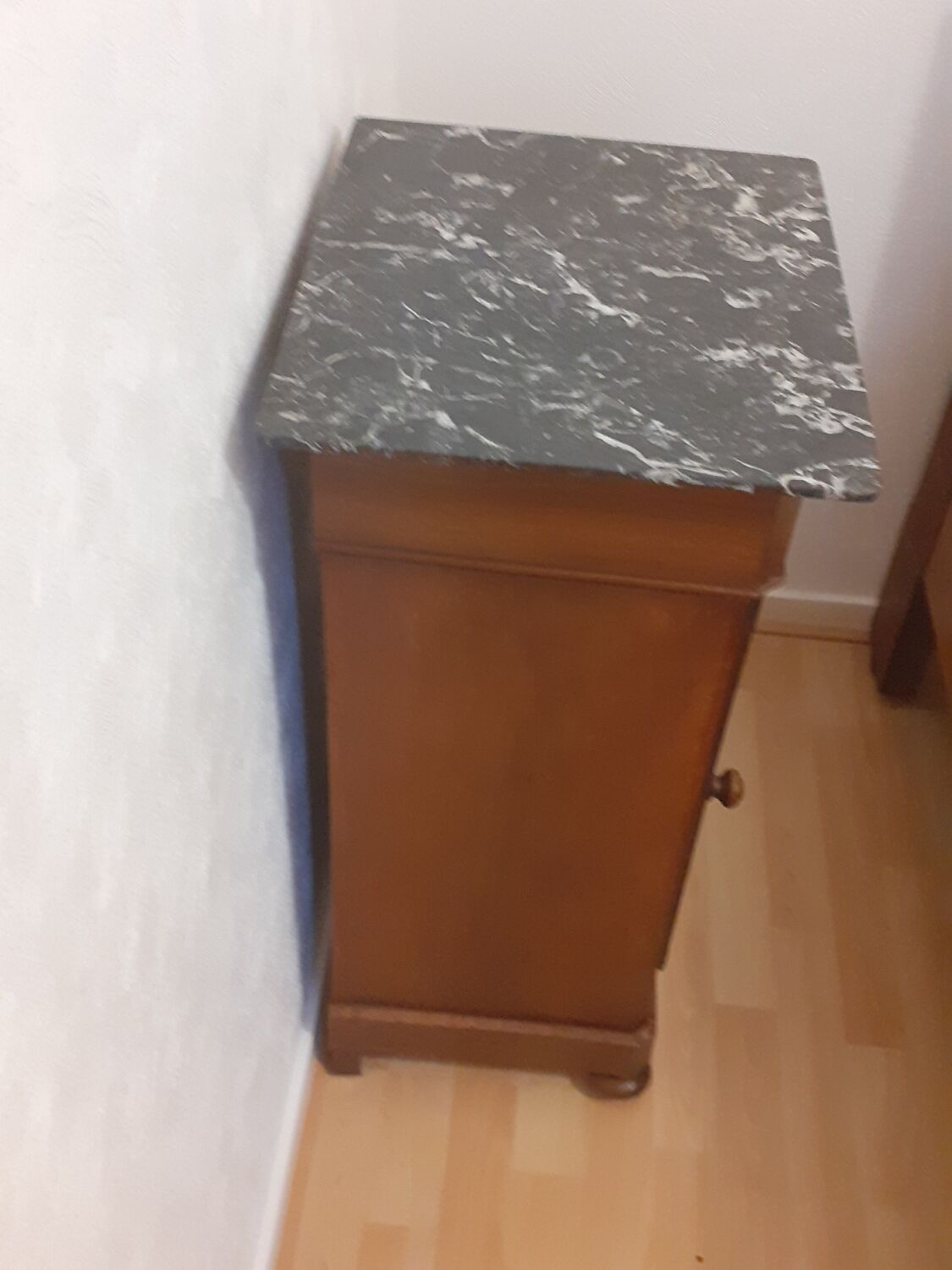 Lit de coin avec chevet dessus marbre