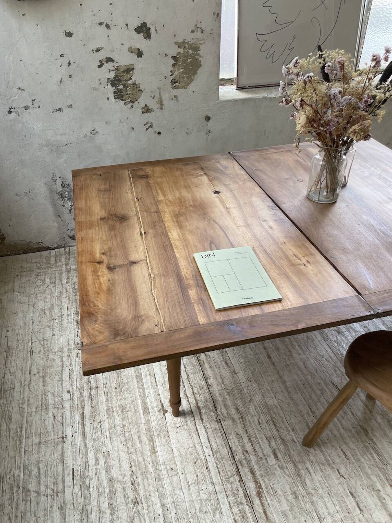 Table de ferme noyer plateau pivotable à allonges