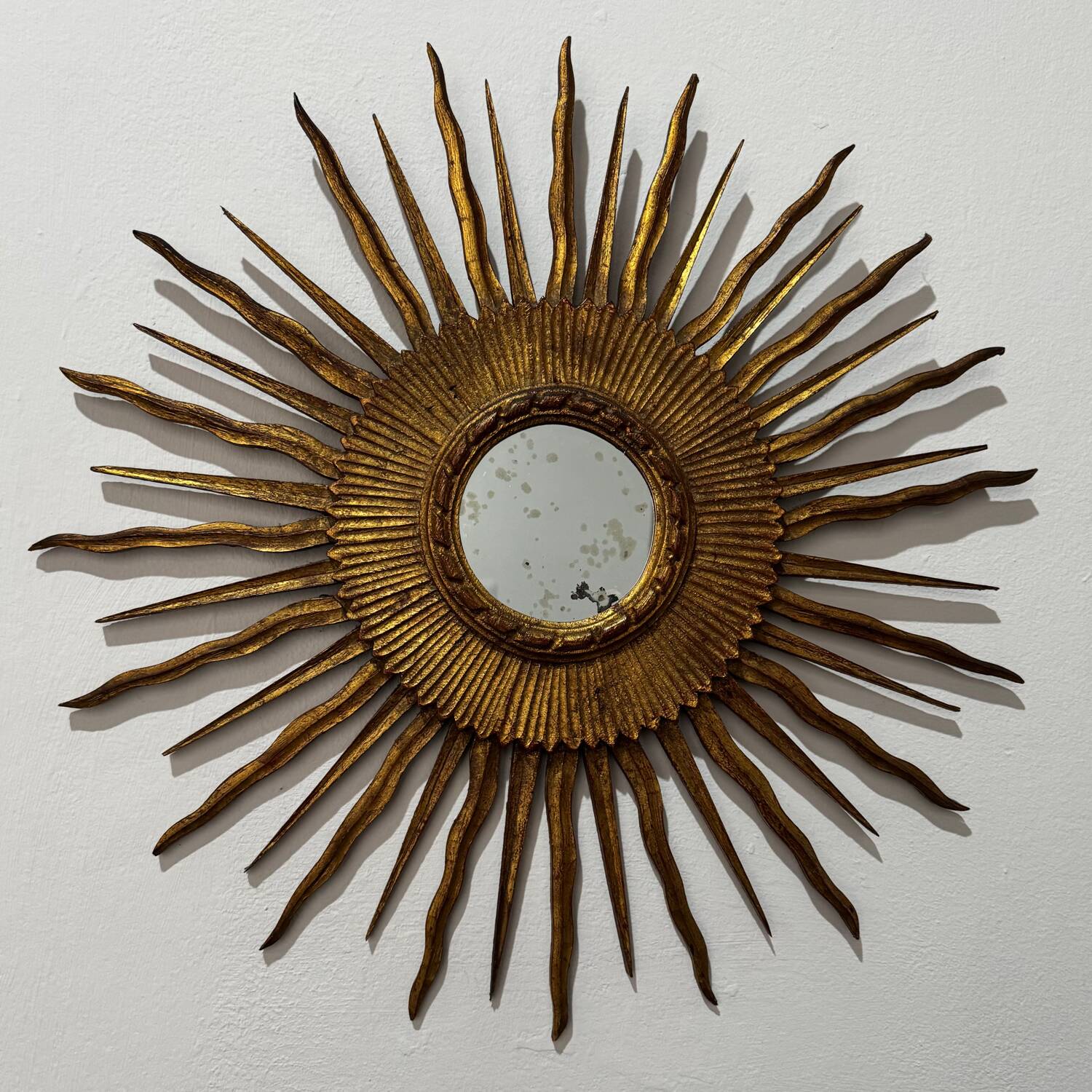 Miroir Soleil dit de Sorcière bois doré 20’s
