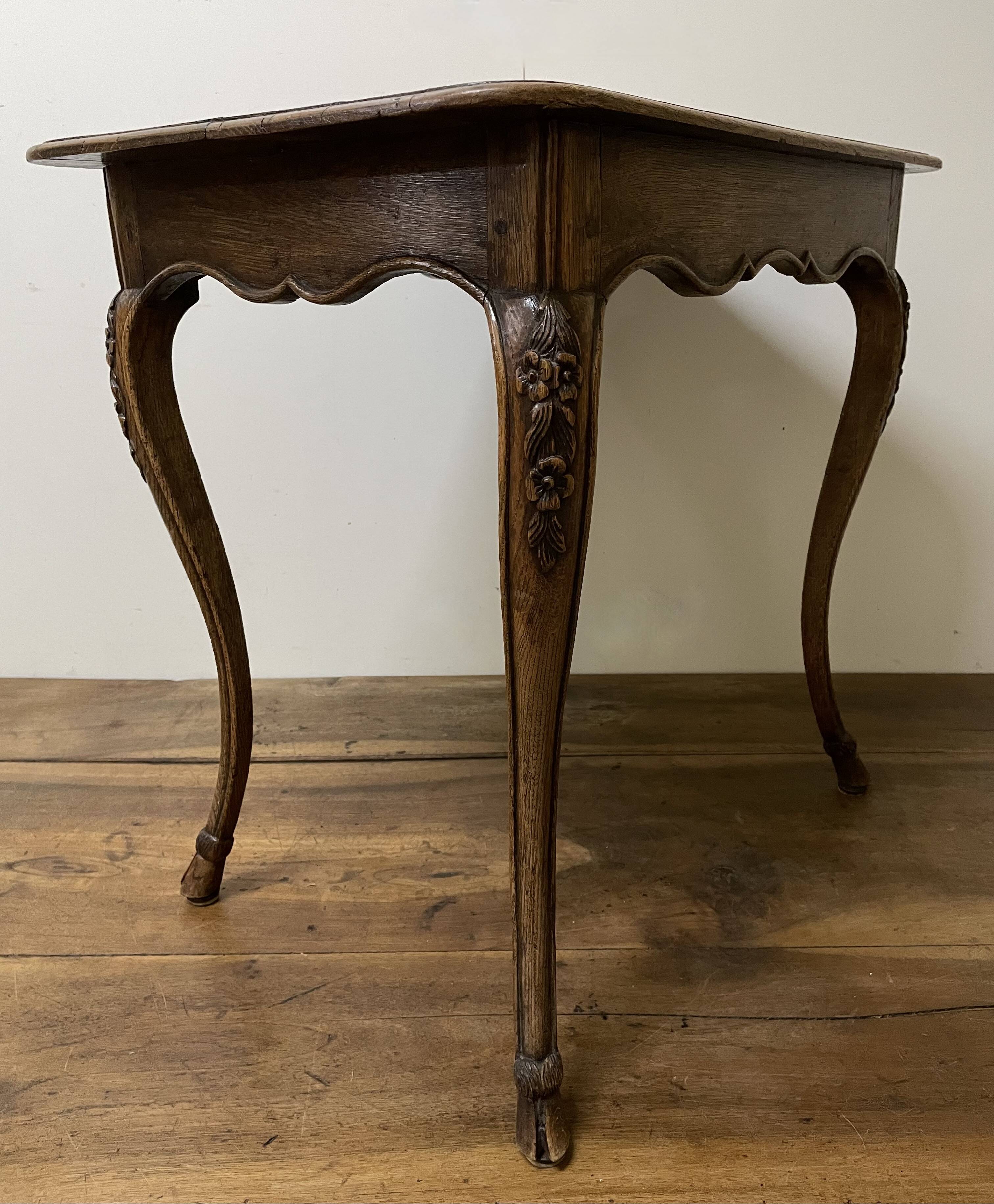 Table d appoint en chêne d époque du XIX ème siècle