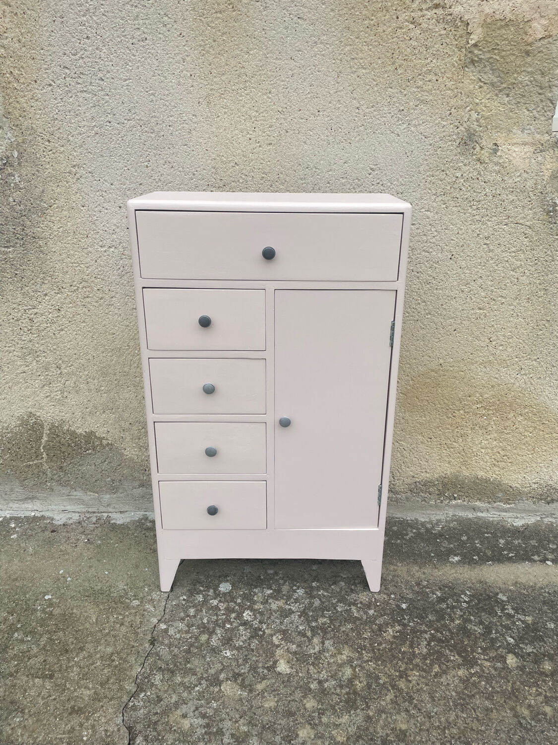 Asymmetrical chest of drawers
