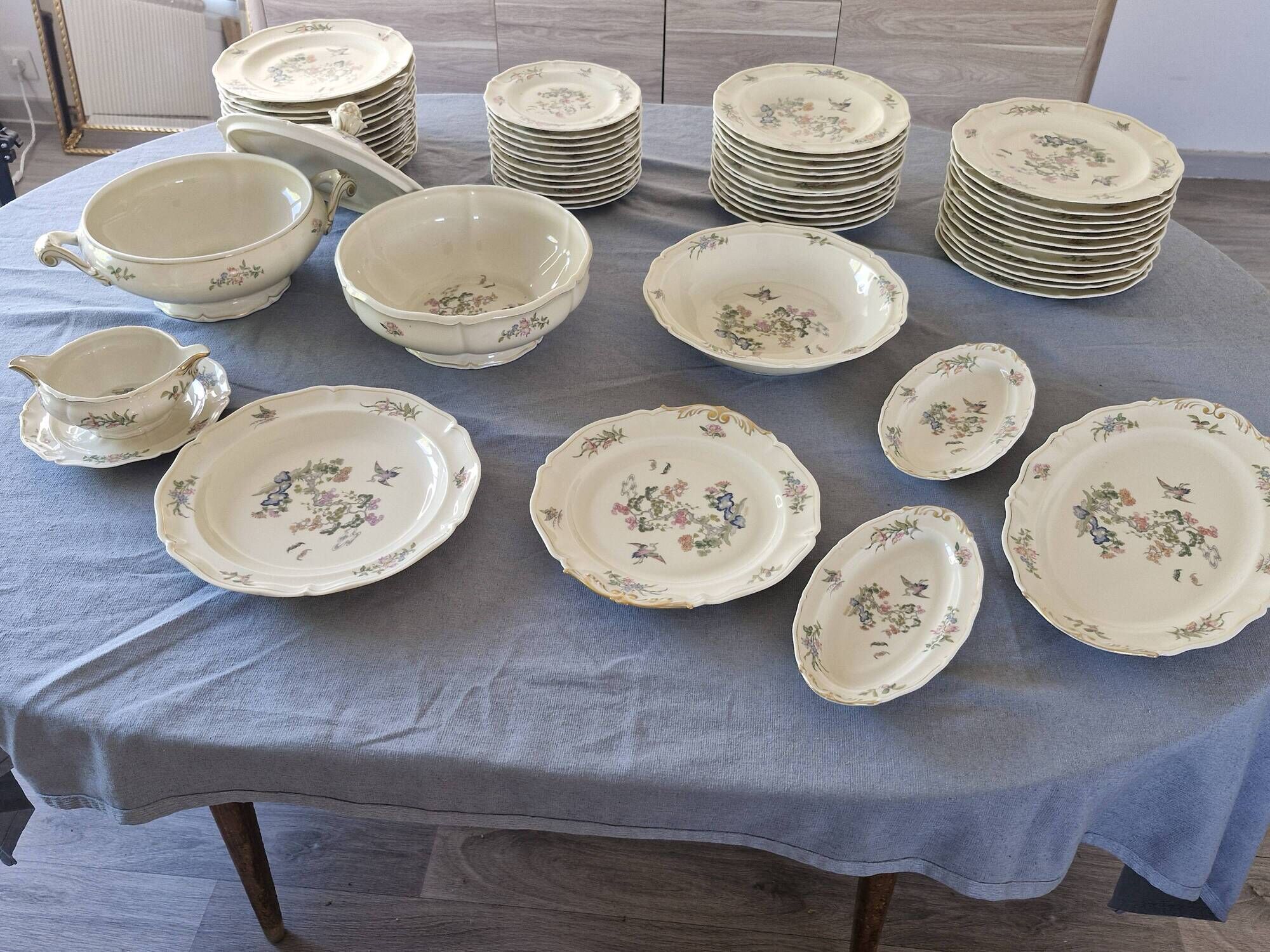 Limoges porcelain table service from the Old Royal Factory – 58 pieces