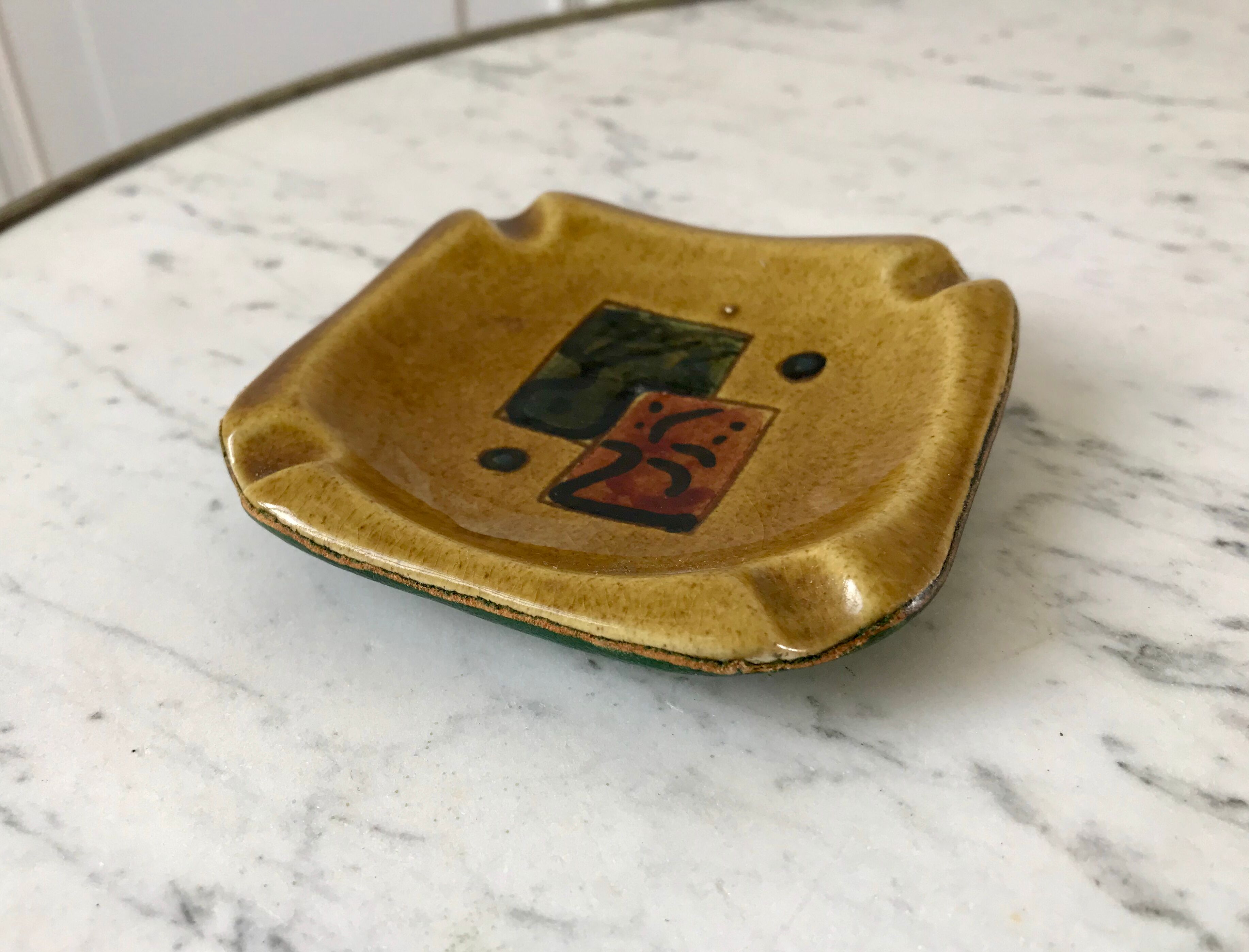 Ashtray abstract design in ceramic and leather 50s-60s