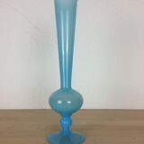 Vase en opaline émaillée, soliflore bleu