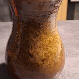 Stoneware vase with flowing pattern
