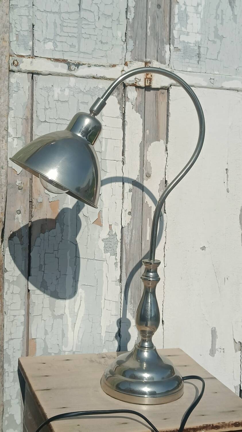 Chrome metal design table lamp – swan neck style