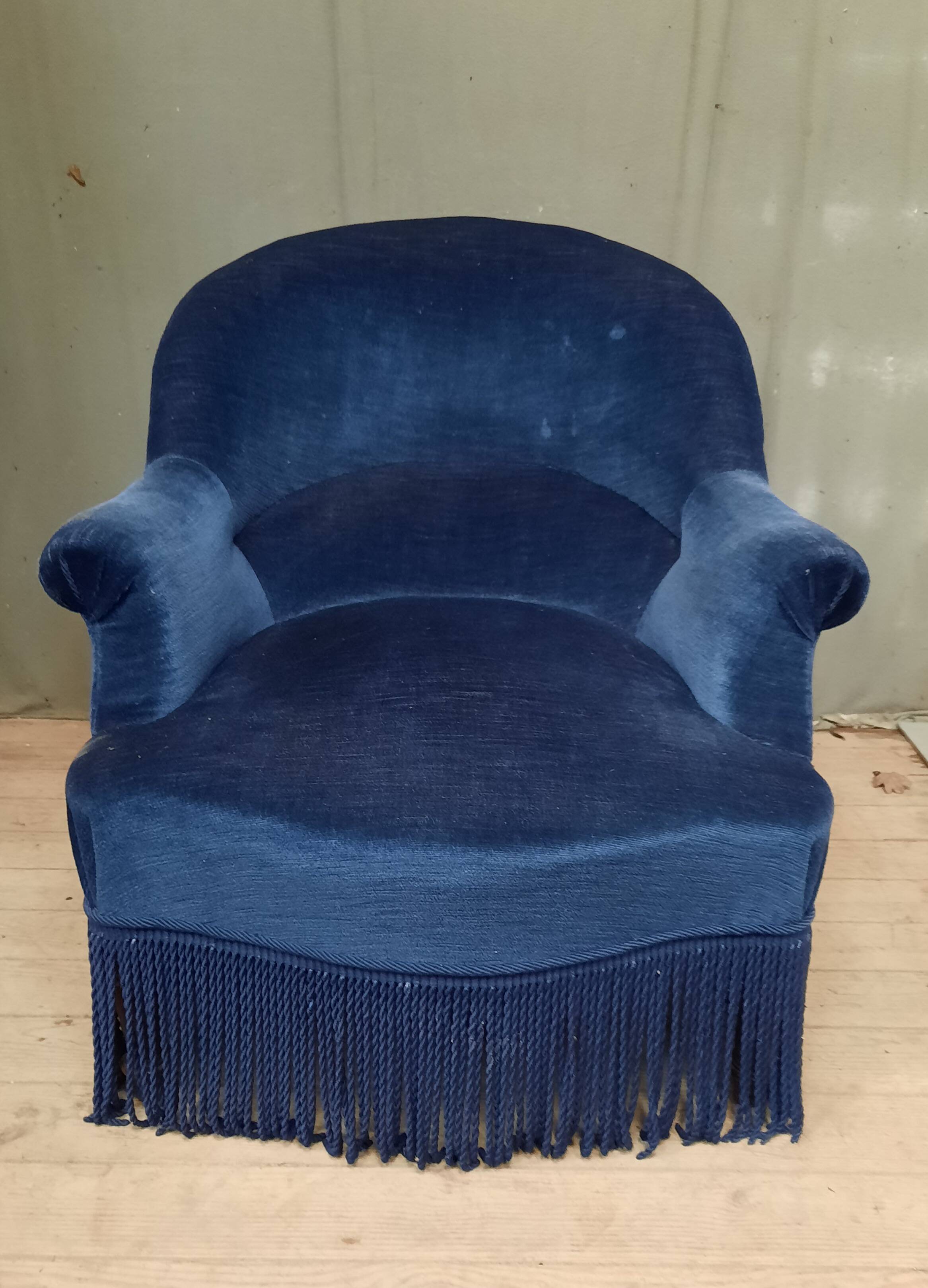Blue toad armchair