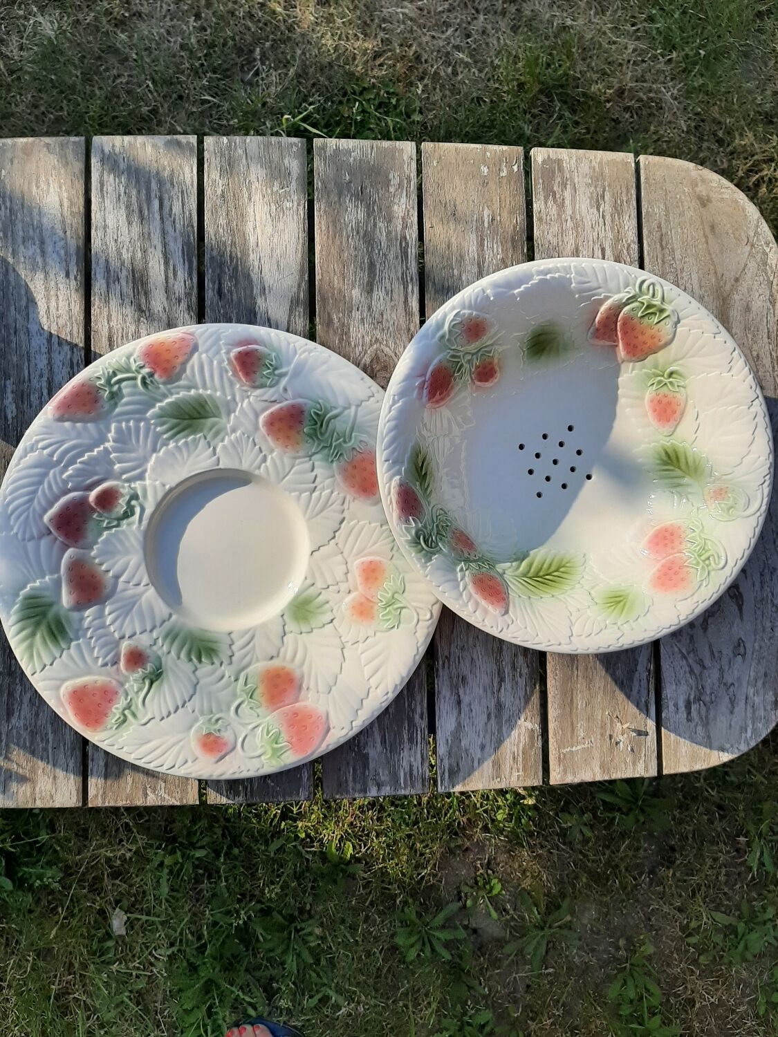Strawberry plate and slip drainer Salins