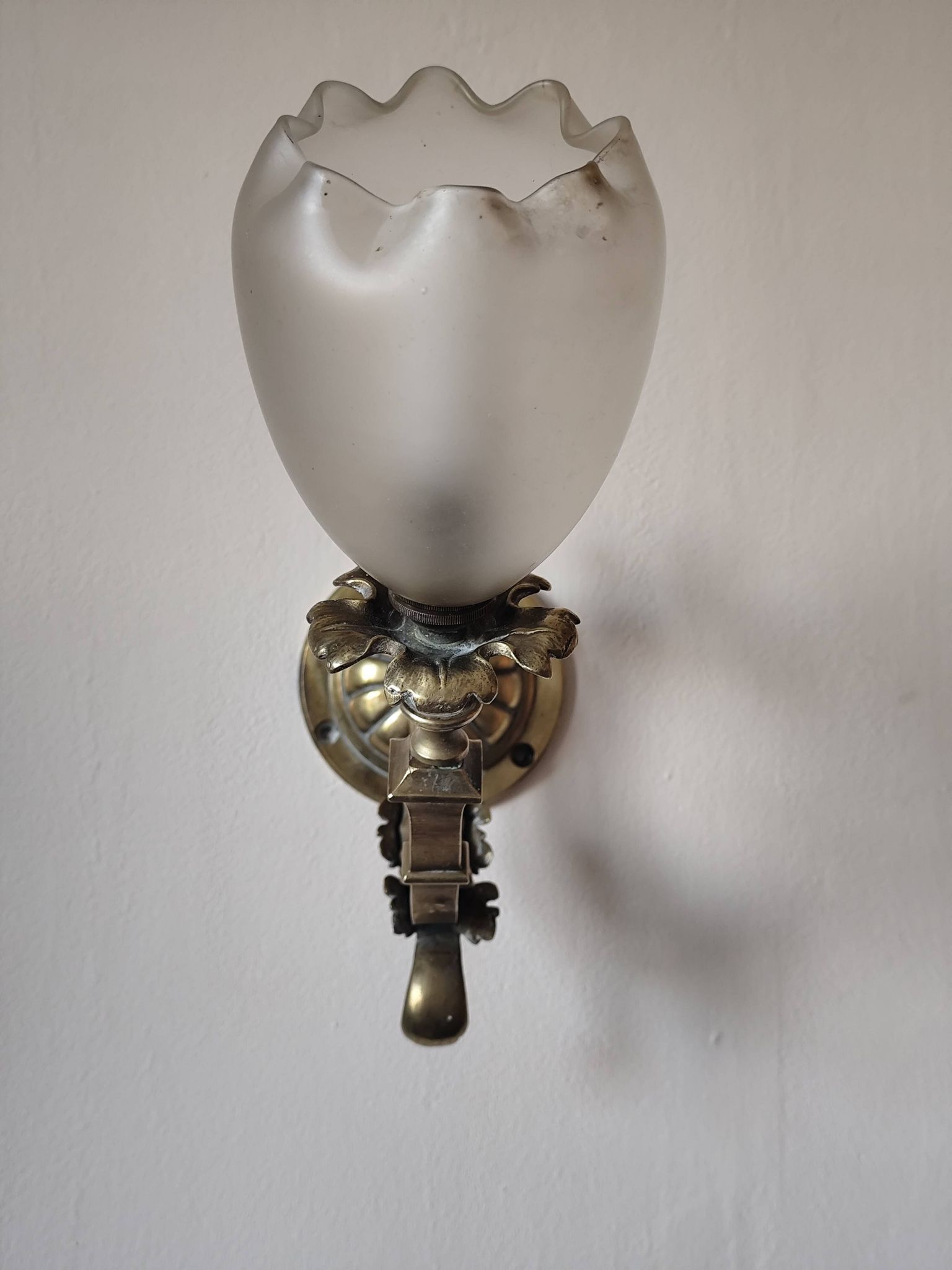 Bronze wall light with opaque glass tulip 1900