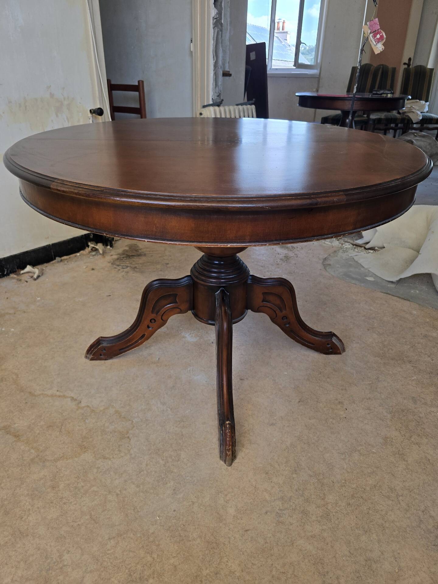 Table ronde ancienne à pied central – Ø 110cm