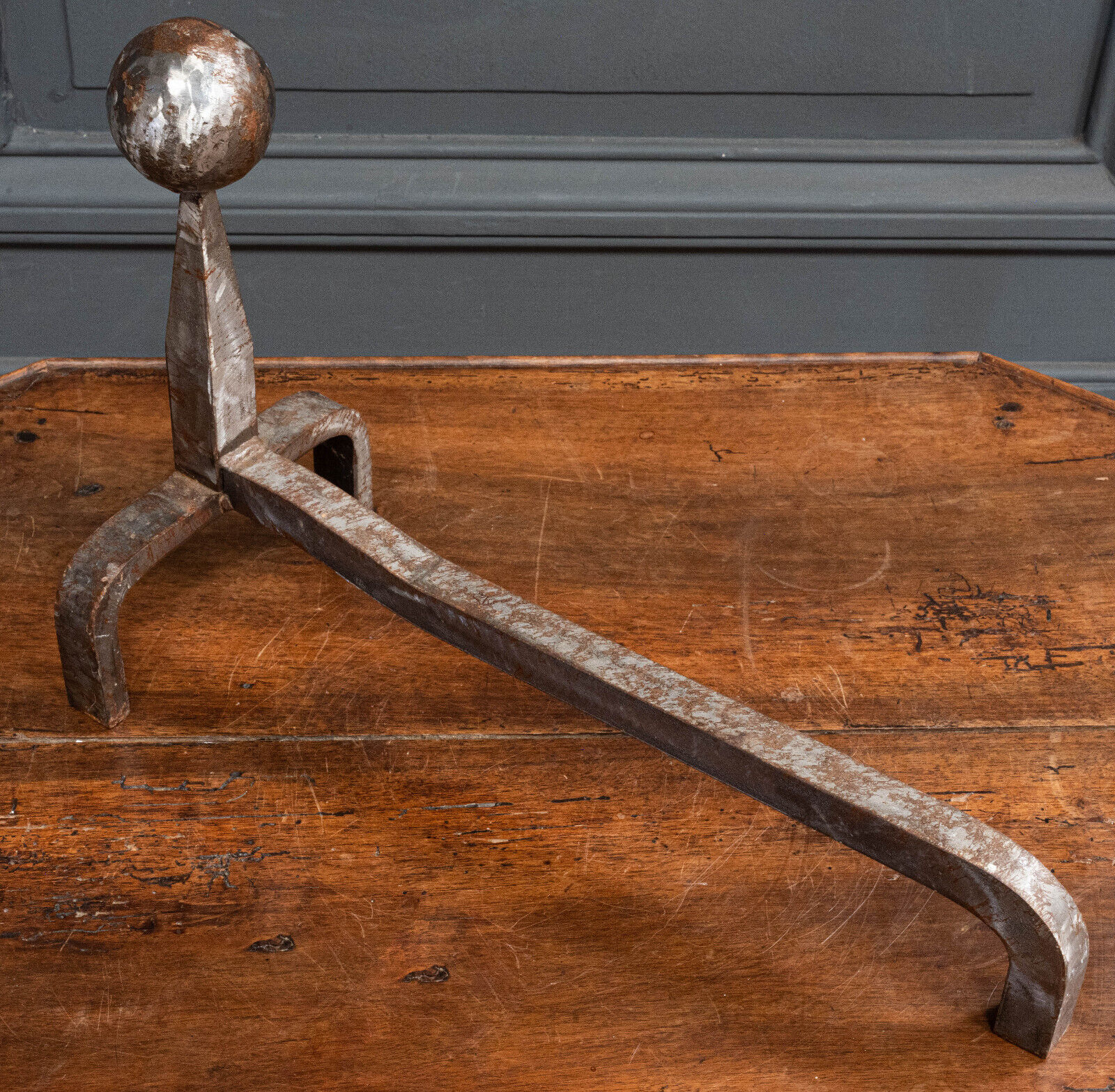 Pair of 1930 modernist chenets decorated with a ball