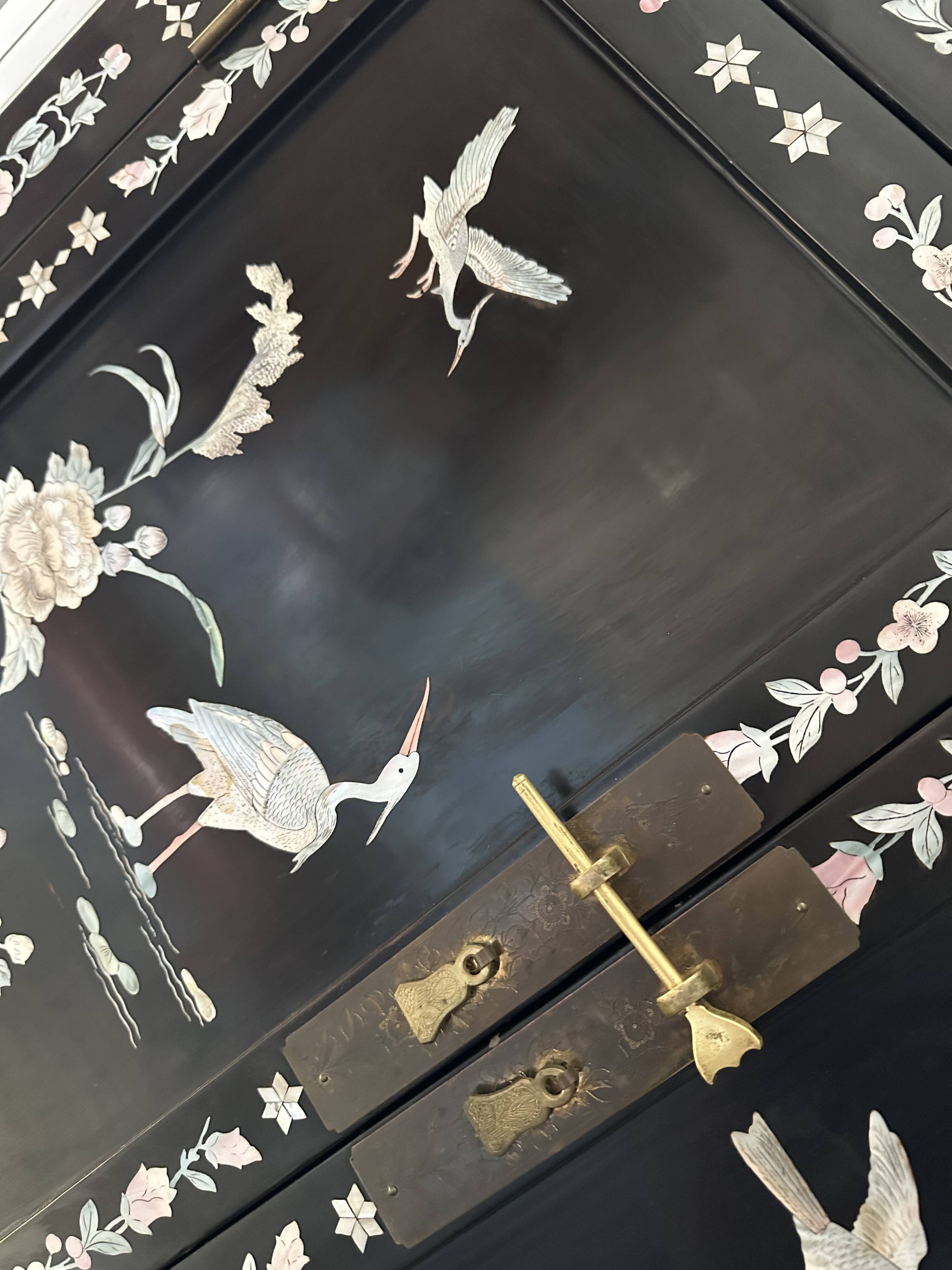 Chinese wedding cabinet – Art furniture, Paris