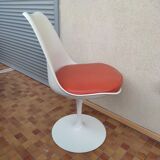Vintage tulip chair by Eero Saarinen for Knoll
